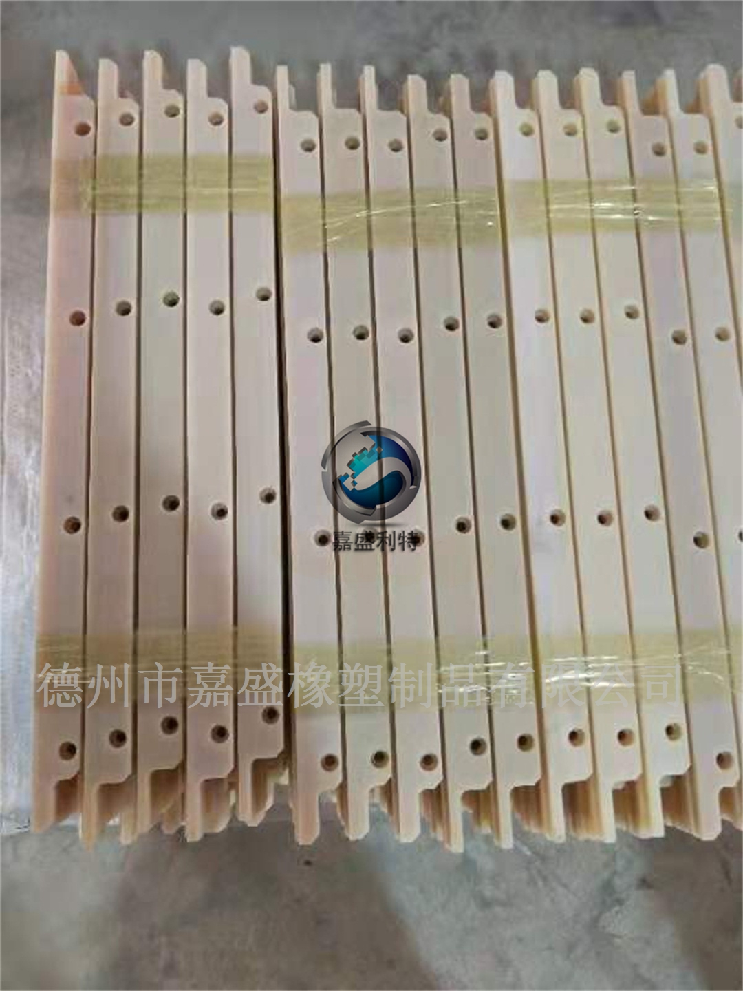 精加工尼龍導(dǎo)軌圖片