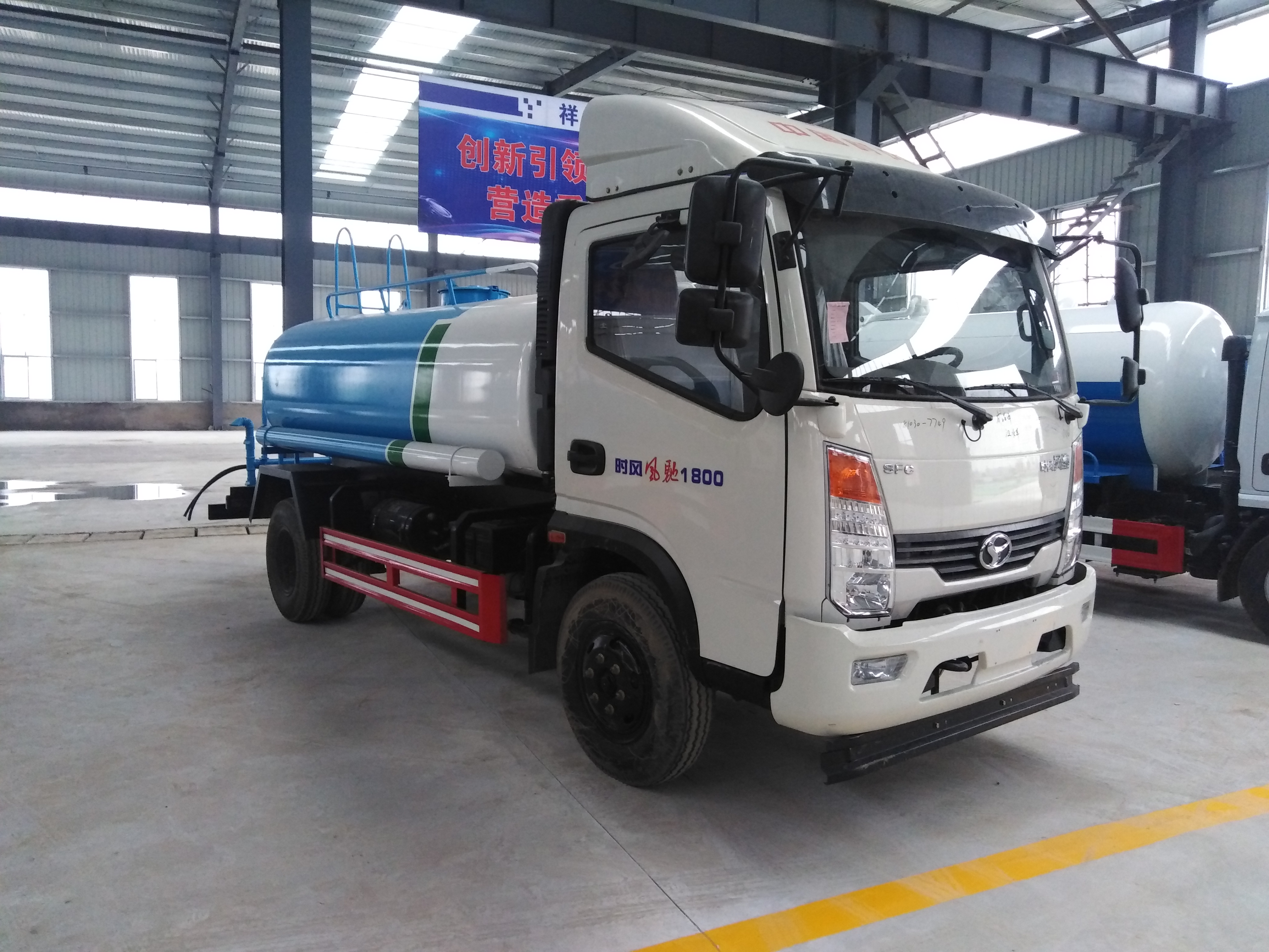 大型吸糞車圖片