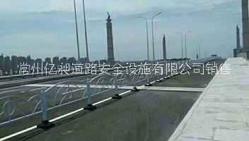 定制江西浙江宁波慈溪湾鸭蛋花式护栏边缘市政道路护栏，停车场护栏图片