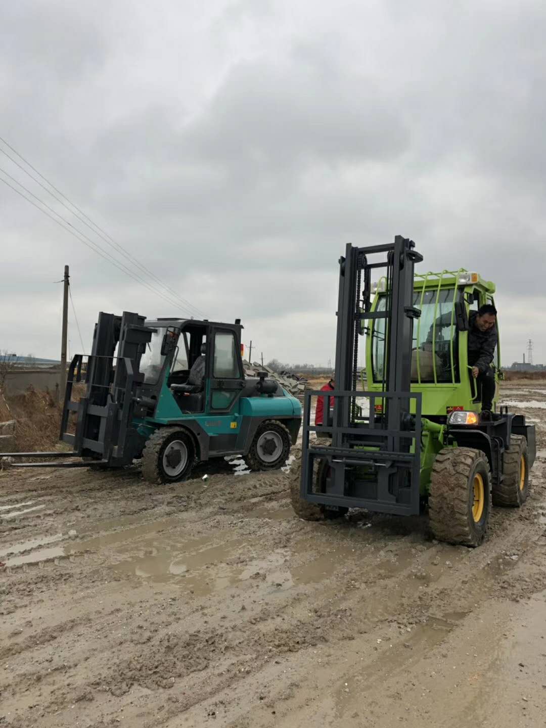 建筑工地用四驅(qū)越野叉車 坡地行走圖片/建筑工地用四驅(qū)越野叉車 坡地行走樣板圖 (4)