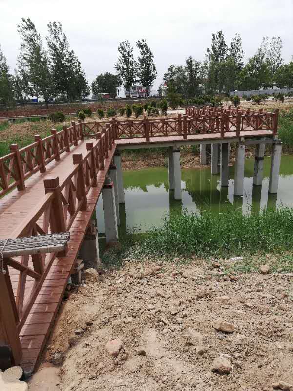 河道仿木護(hù)欄圖片
