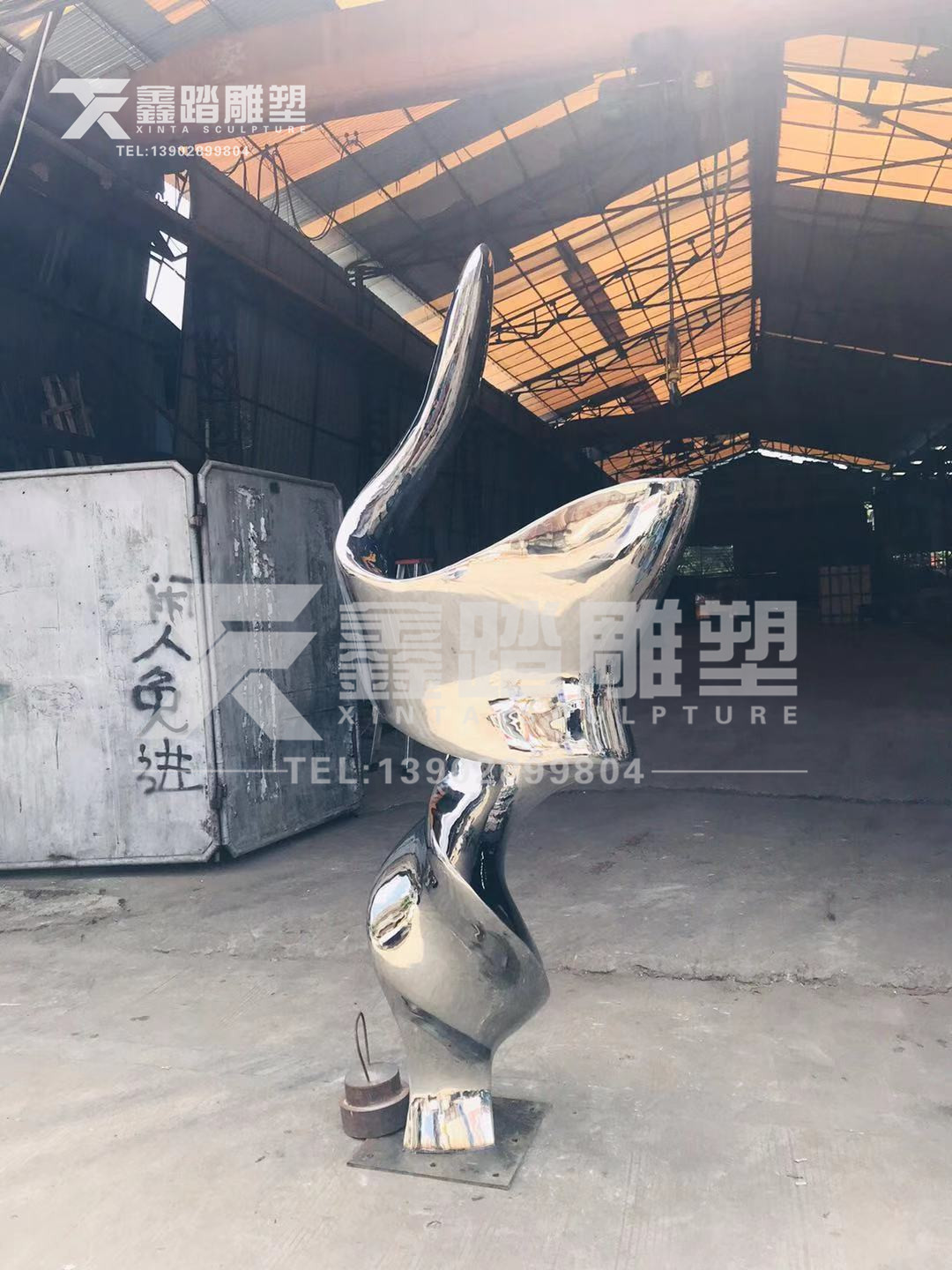 大拇指點(diǎn)贊不銹鋼抽象藝術(shù)雕塑圖片