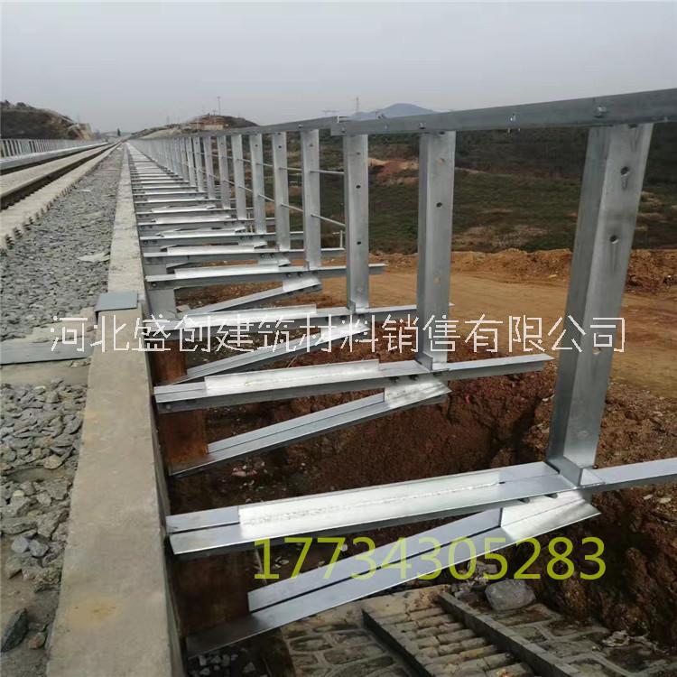CRCC高鐵人行道角鋼支架鋼橫梁圖片
