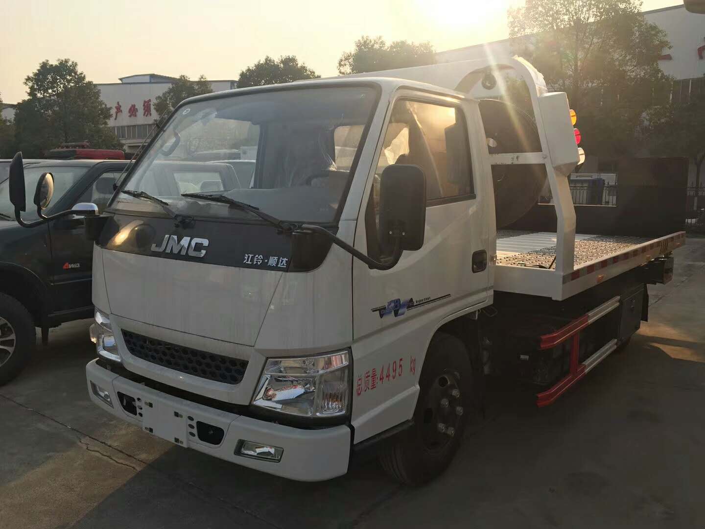 江鈴平板一托二清障車(chē)圖片