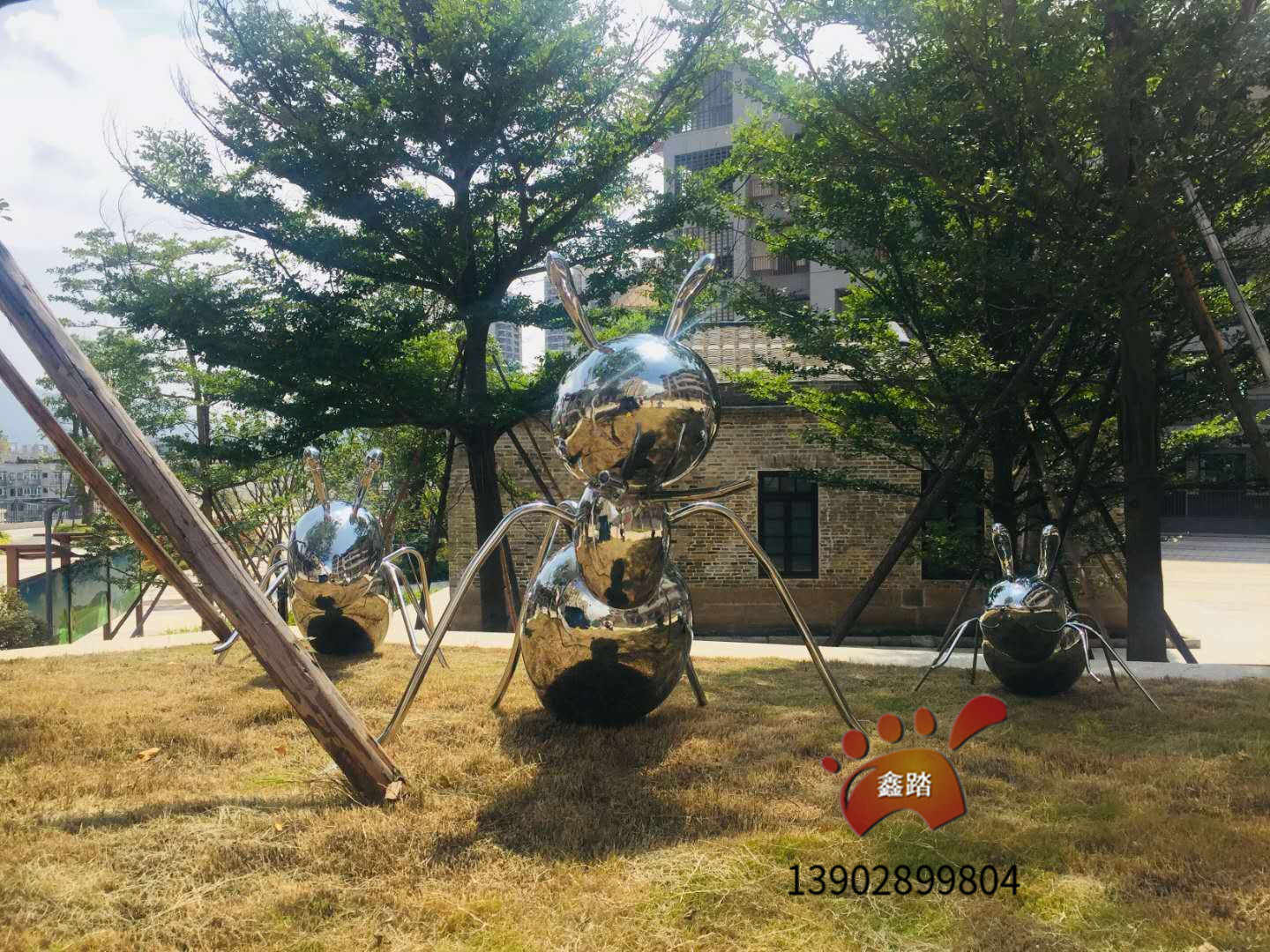 公園綠地不銹鋼鏡面螞蟻雕塑圖片