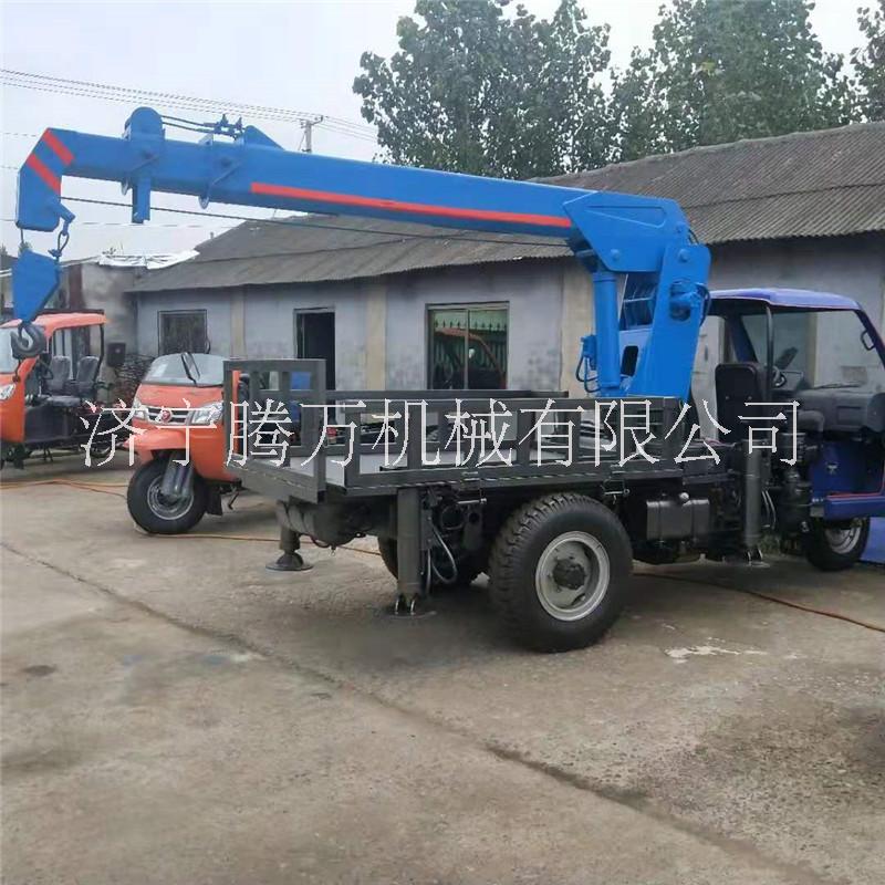 三輪車改裝吊車 三輪車吊樹機3噸河南 三輪車平板隨車吊臨沂
