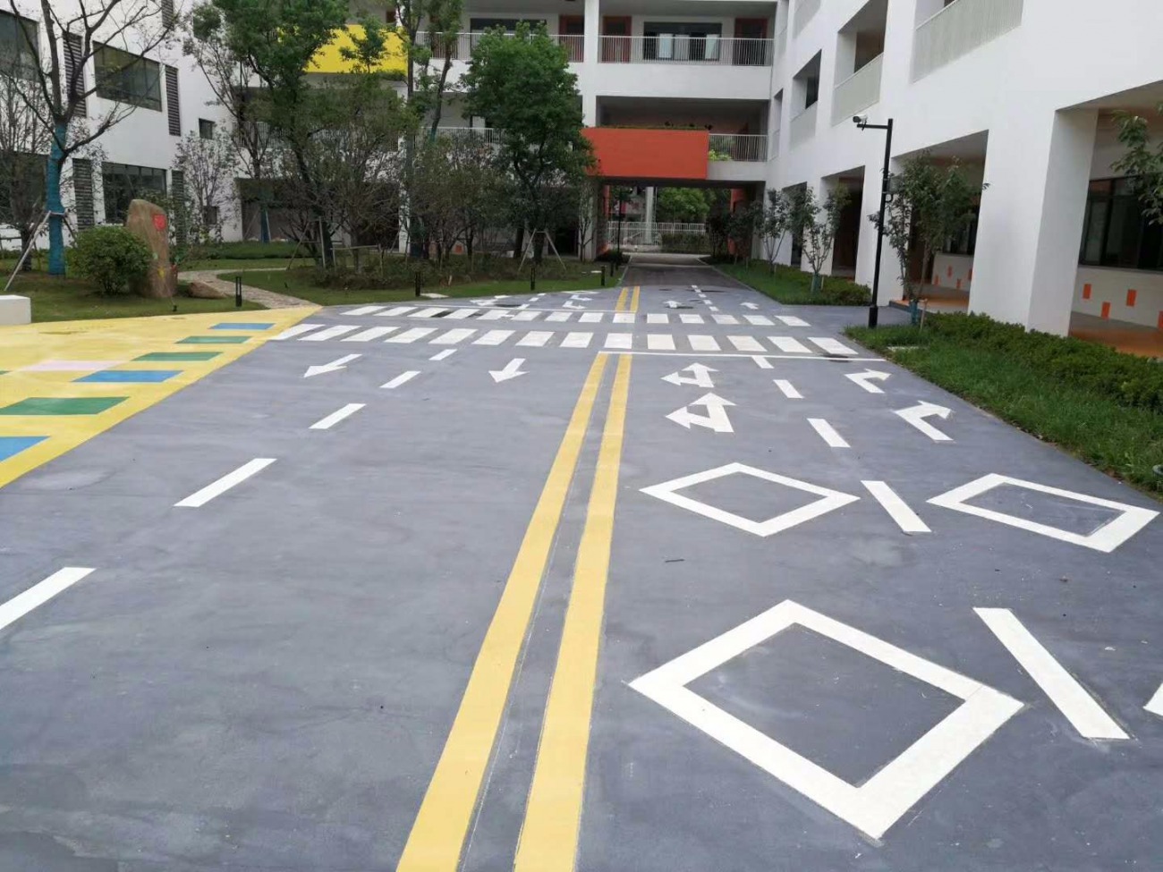 蘇州專業(yè)廠區(qū)道路劃線公司
