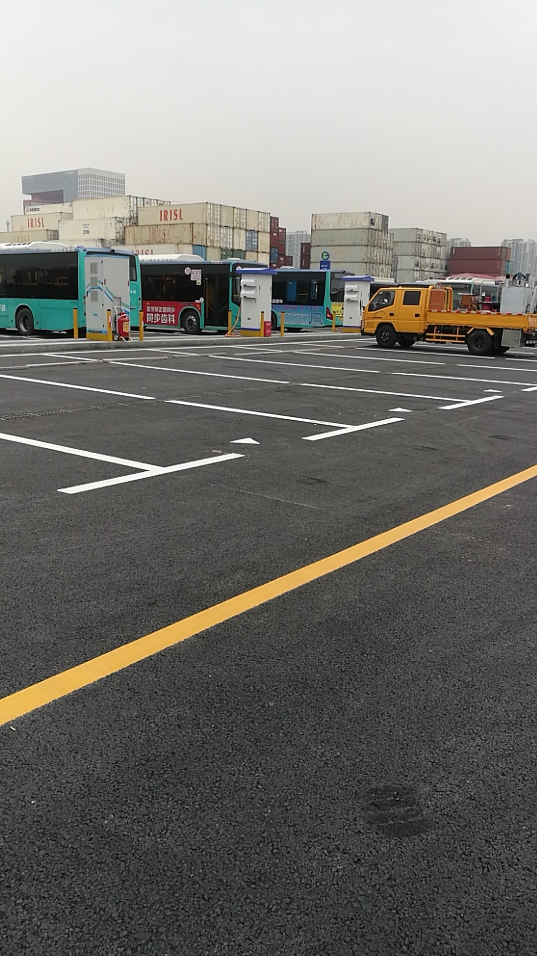 福田香蜜湖熱熔車位劃線廠家，福田專業(yè)熱熔劃線廠家電話，福田畫一個車位多少錢