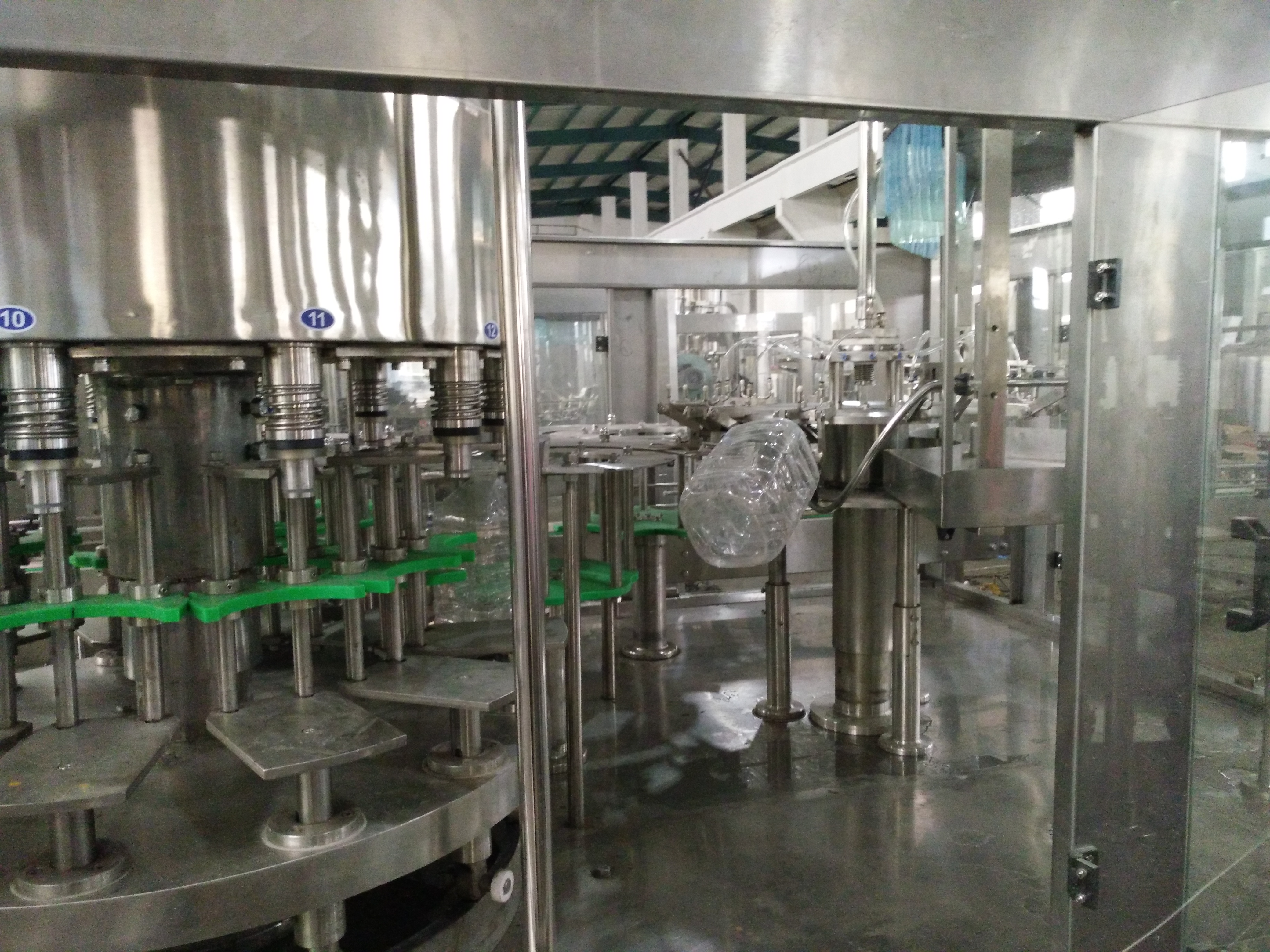 瓶水灌裝機(jī)圖片/瓶水灌裝機(jī)樣板圖 (2)