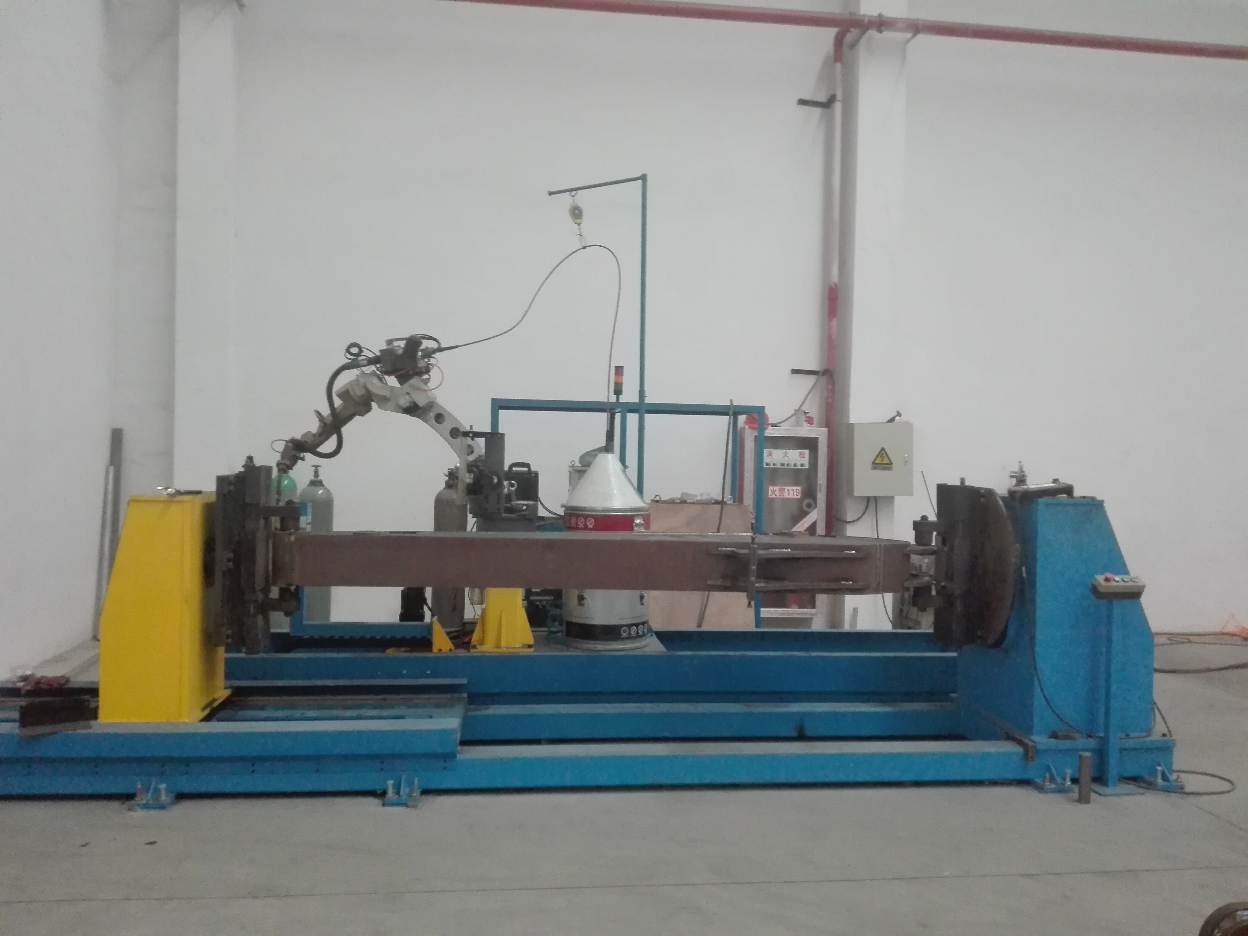 斗桿機器人焊接系統(tǒng)圖片
