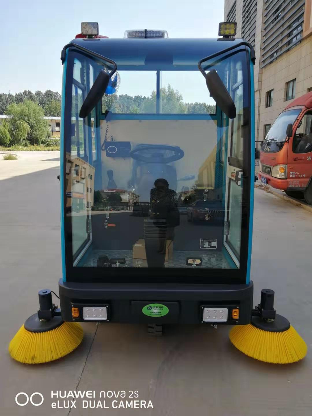 全封閉駕駛式電動(dòng)掃地車小區(qū)物業(yè)工廠車間工業(yè)市政環(huán)衛(wèi)學(xué)校清掃車