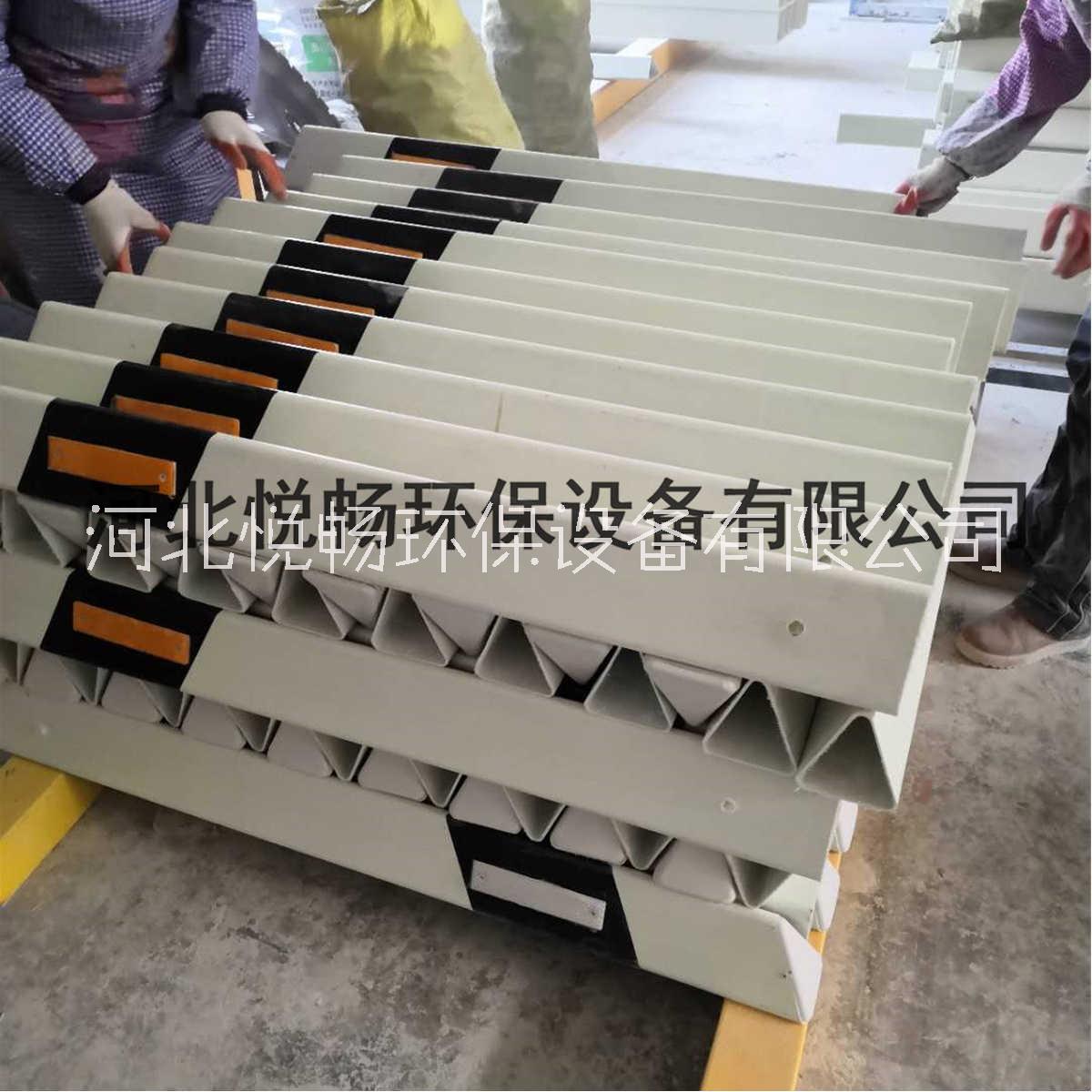 夜光pvc柱式輪廓標(biāo)圖片
