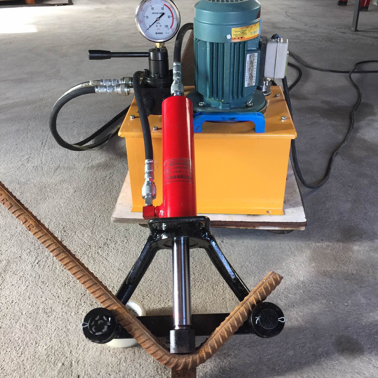 WQ32型手提式電動(dòng)液壓鋼筋彎曲圖片/WQ32型手提式電動(dòng)液壓鋼筋彎曲樣板圖 (2)