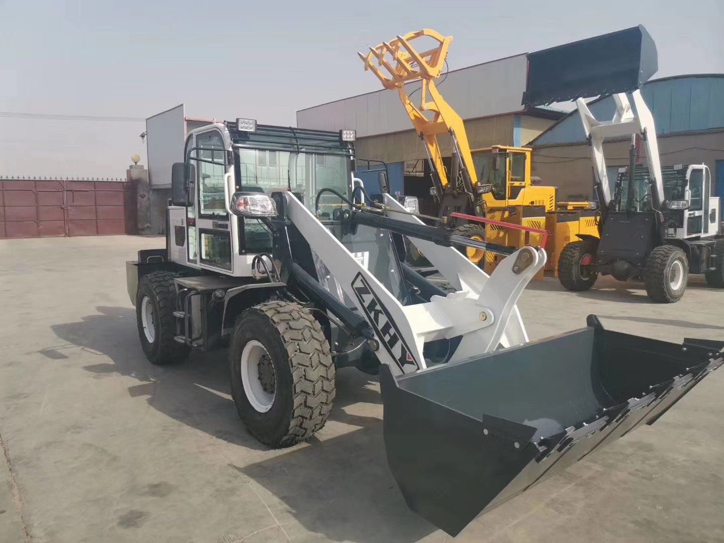 小型抓木機抓草機 輪式小型裝載機鏟車廠家 多功能小型裝載機價格