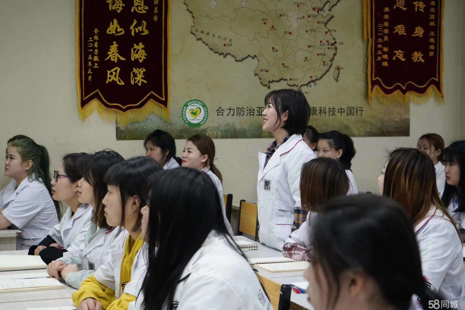 美容化妆培训美发学校学费多少钱培训学校 美容化妆培训图片