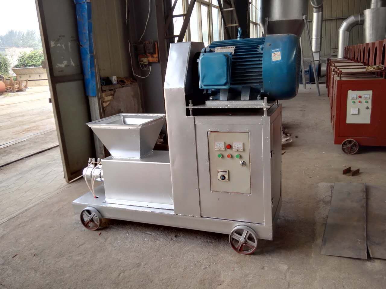 機(jī)制木炭機(jī)生產(chǎn)線圖片