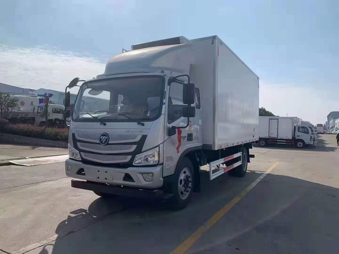 福田歐馬可S3排半5.1米冷藏車圖片/福田歐馬可S3排半5.1米冷藏車樣板圖 (2)