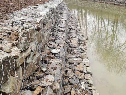 长沙仓大量湖南直发现货河道防洪治理镀锌铅丝石笼网护坡景观格宾网电焊六角铁丝网批发图片