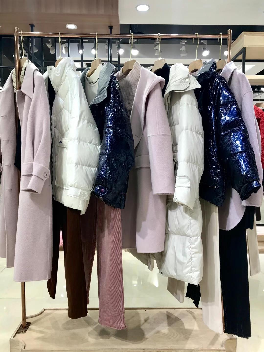 【熠凈】2021冬直播品牌折扣女裝批發(fā)一手貨源 折扣直播一折拿貨渠道