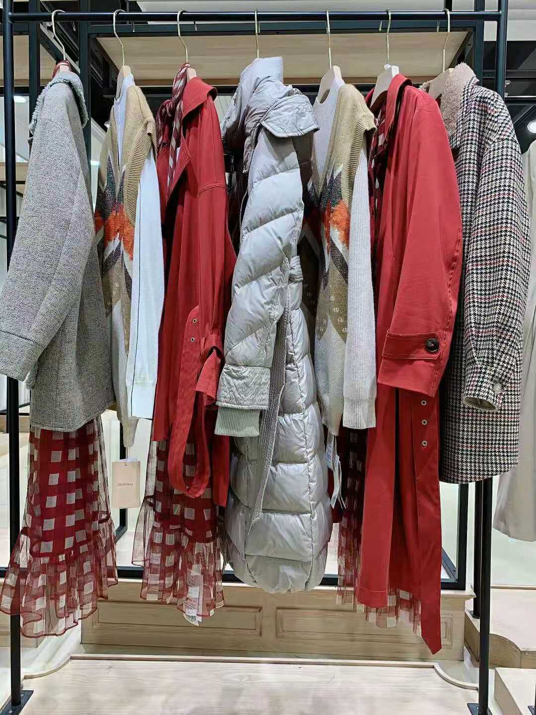 【哥邦】21秋冬重磅上新，高 端商務(wù)時尚女裝品牌折扣女裝尾貨貨源供應(yīng)