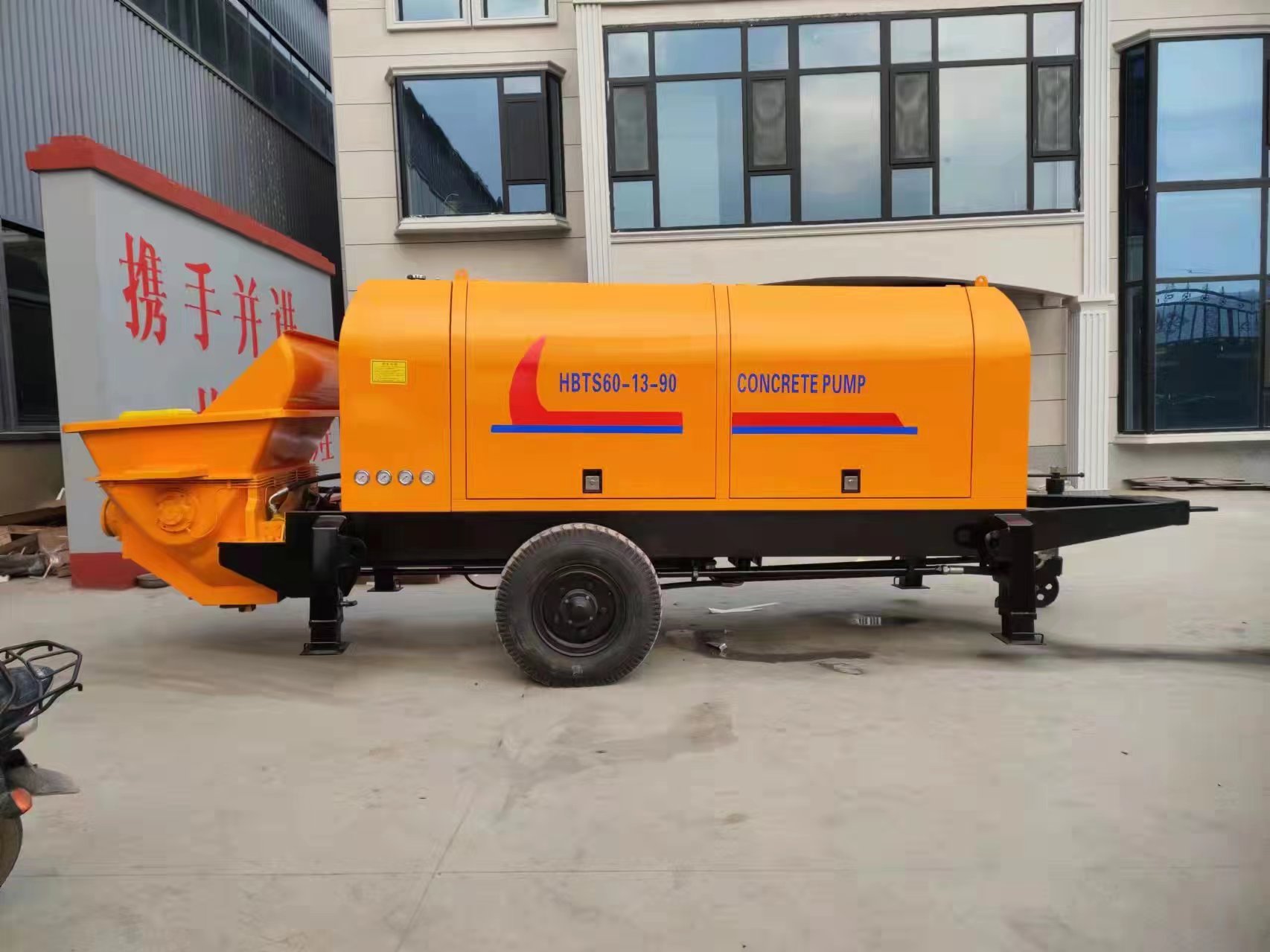 60型混凝土輸送泵高壓大顆粒混凝土澆筑泵地泵車載泵拖泵混凝土輸送泵價(jià)格圖片