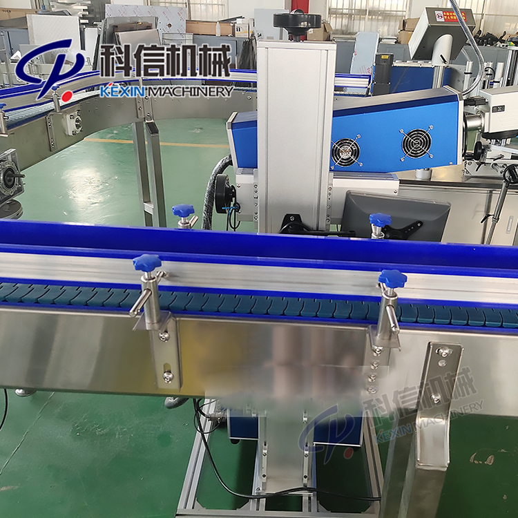中小型酸梅湯飲料加工設(shè)備小型酸梅湯飲料流水線(xiàn)機(jī)械