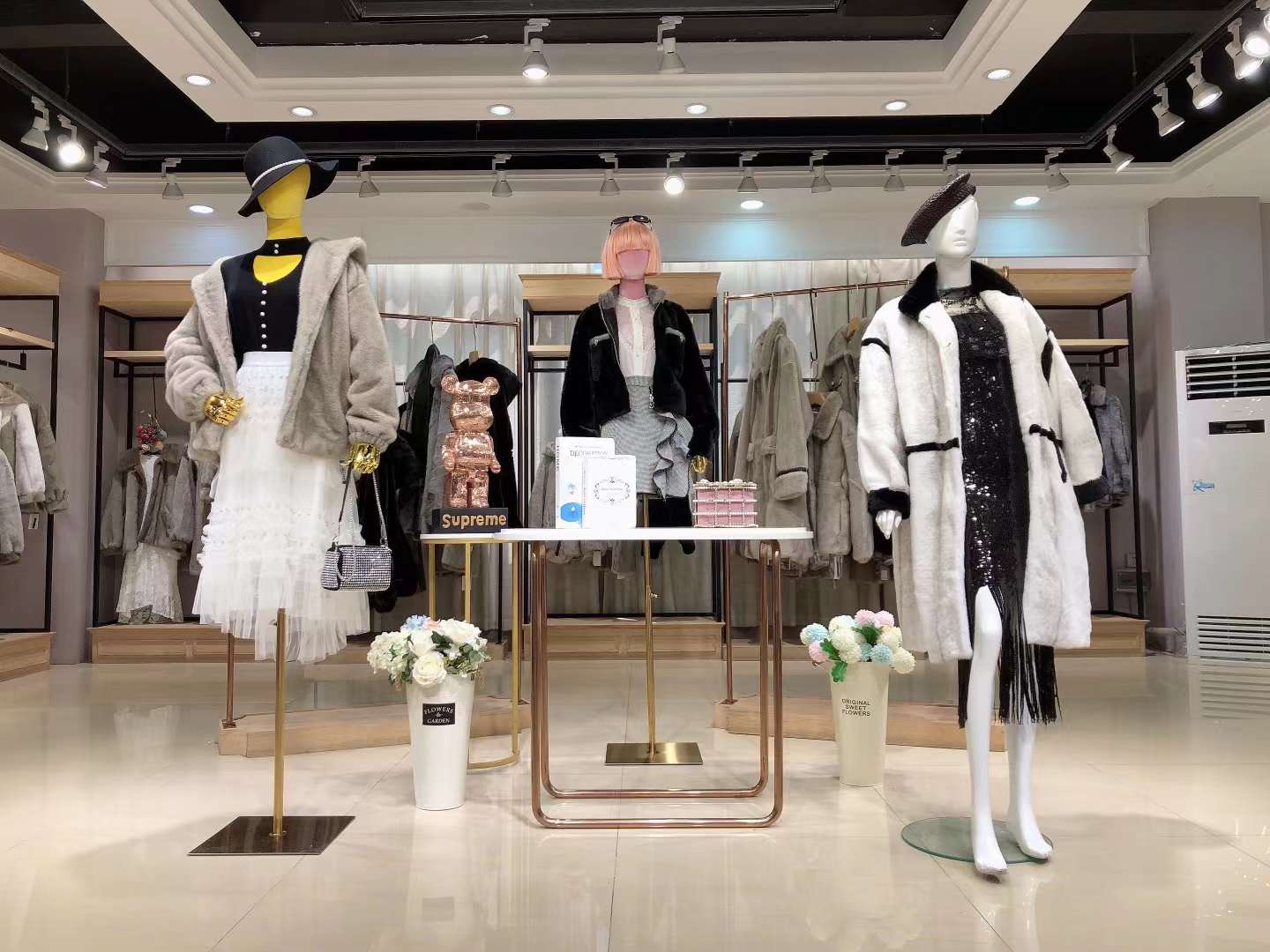 反季熱賣外套 知 名品牌銀蘭2022冬女裝折扣直播貨源供應(yīng)鏈
