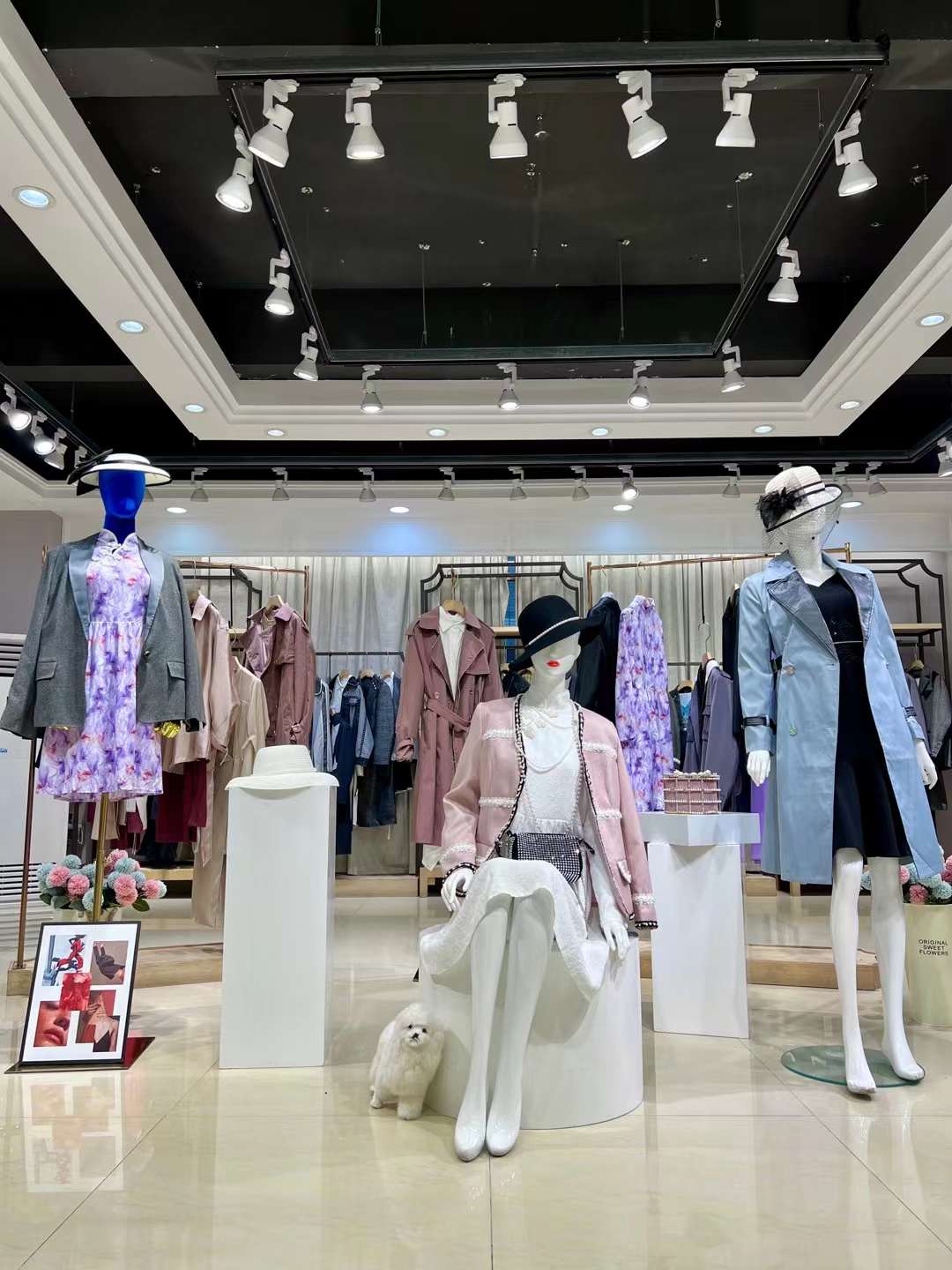 原創(chuàng)設(shè)計(jì)師品牌 旨白2022夏品牌女裝折扣尾貨庫(kù)存一手貨源批發(fā)
