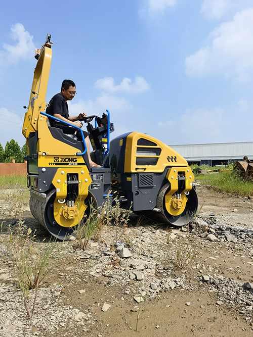 徐工XD120双钢轮全液压3吨压路机小型压路机机动灵活