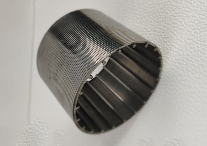 304不銹鋼楔形網(wǎng)繞絲濾芯篩管圖片