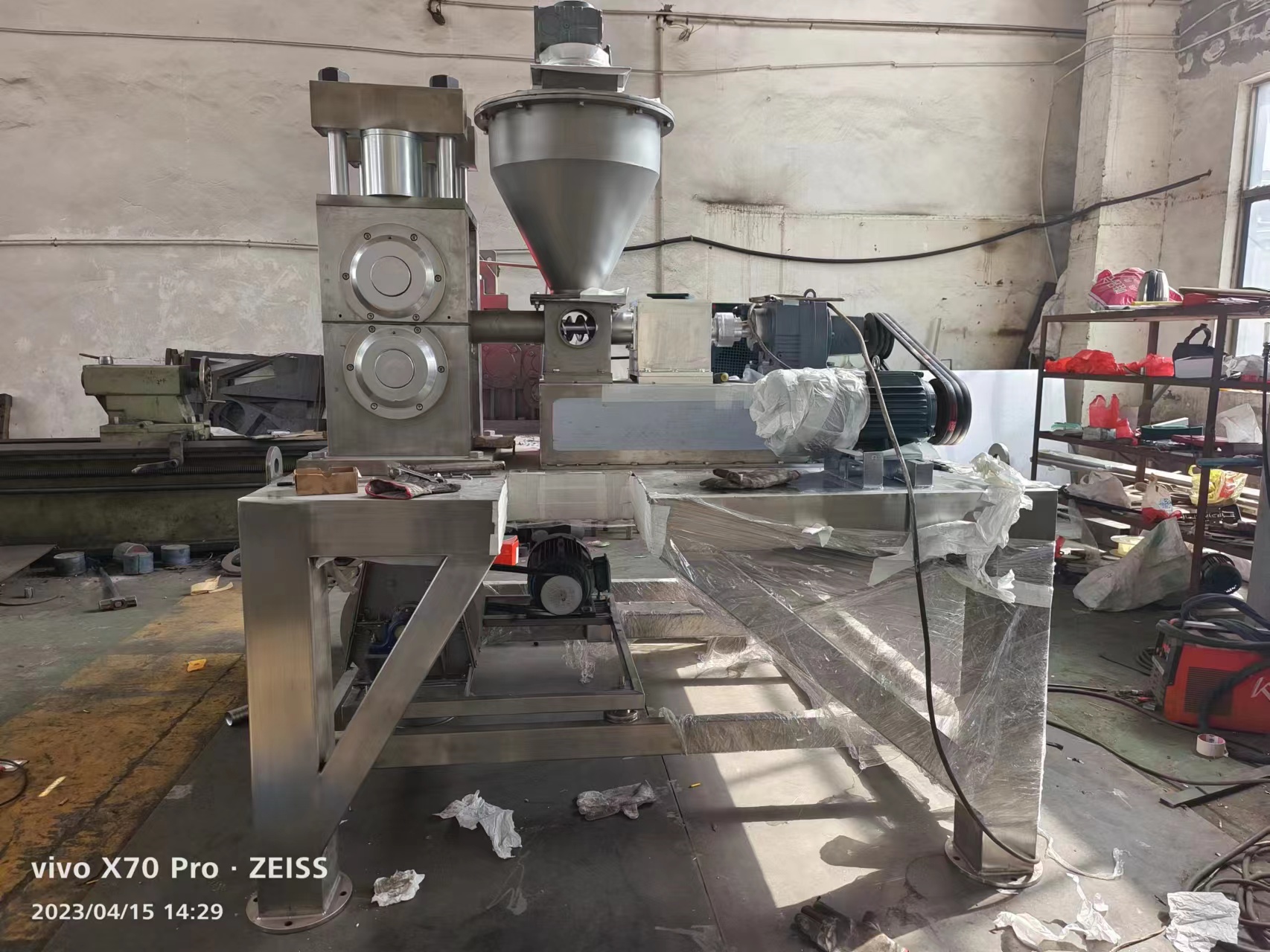 LBM干法輥壓造粒機(jī)圖片/LBM干法輥壓造粒機(jī)樣板圖 (2)