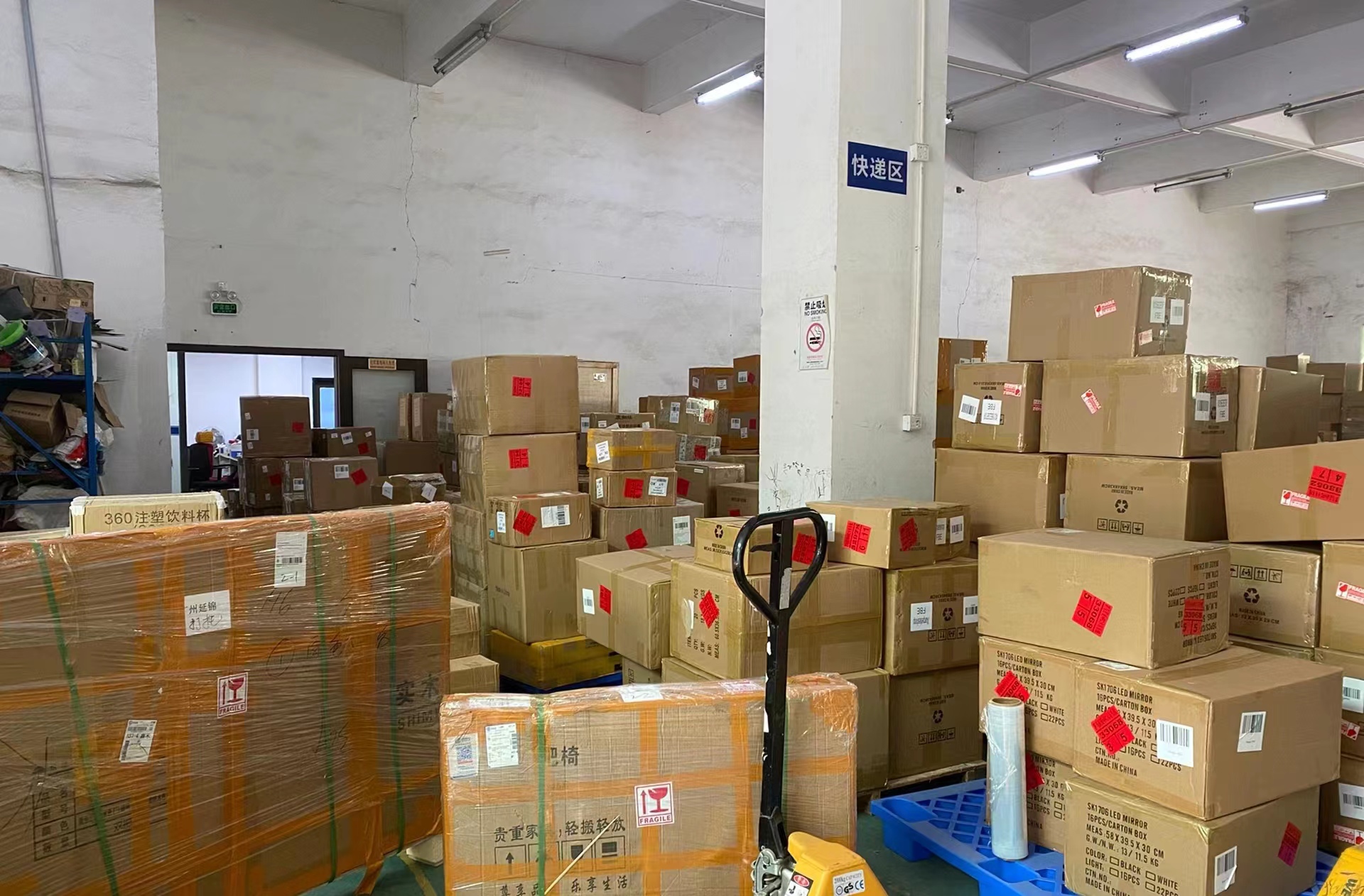 東莞發(fā)往榆林危險(xiǎn)貨物運(yùn)輸圖片/東莞發(fā)往榆林危險(xiǎn)貨物運(yùn)輸樣板圖 (2)