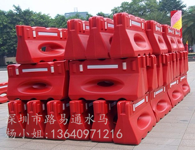供應(yīng)吹塑水馬-深圳*的水馬廠(chǎng)家-水馬生產(chǎn)基地路易通