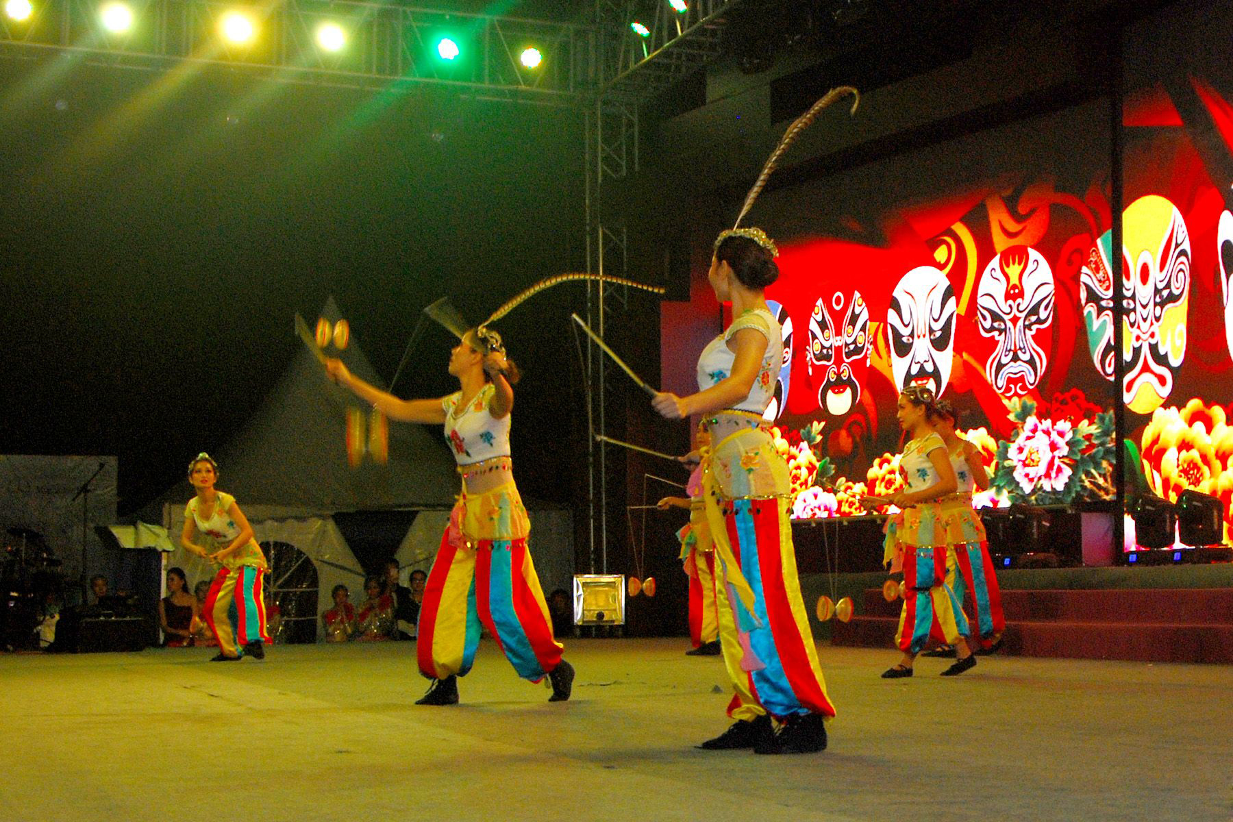 *樂隊(duì)主持雜技小丑魔術(shù)肩上芭蕾抖空竹