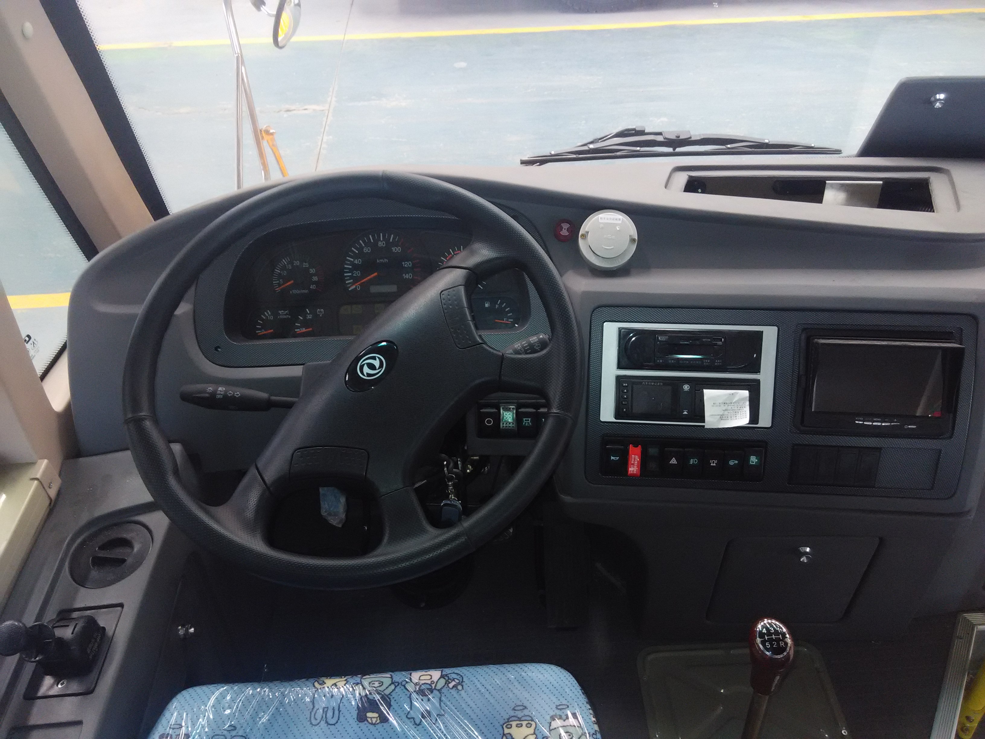 供應(yīng)用于接送學(xué)生的35座校車，楚風(fēng)校車，18座校車，19座校車，34座校車