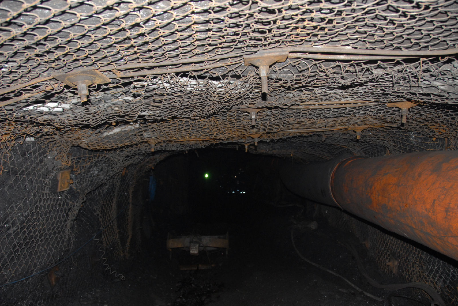 勾花網(wǎng)礦用支護(hù)防護(hù)鐵絲網(wǎng)_安平縣富凱絲網(wǎng)廠