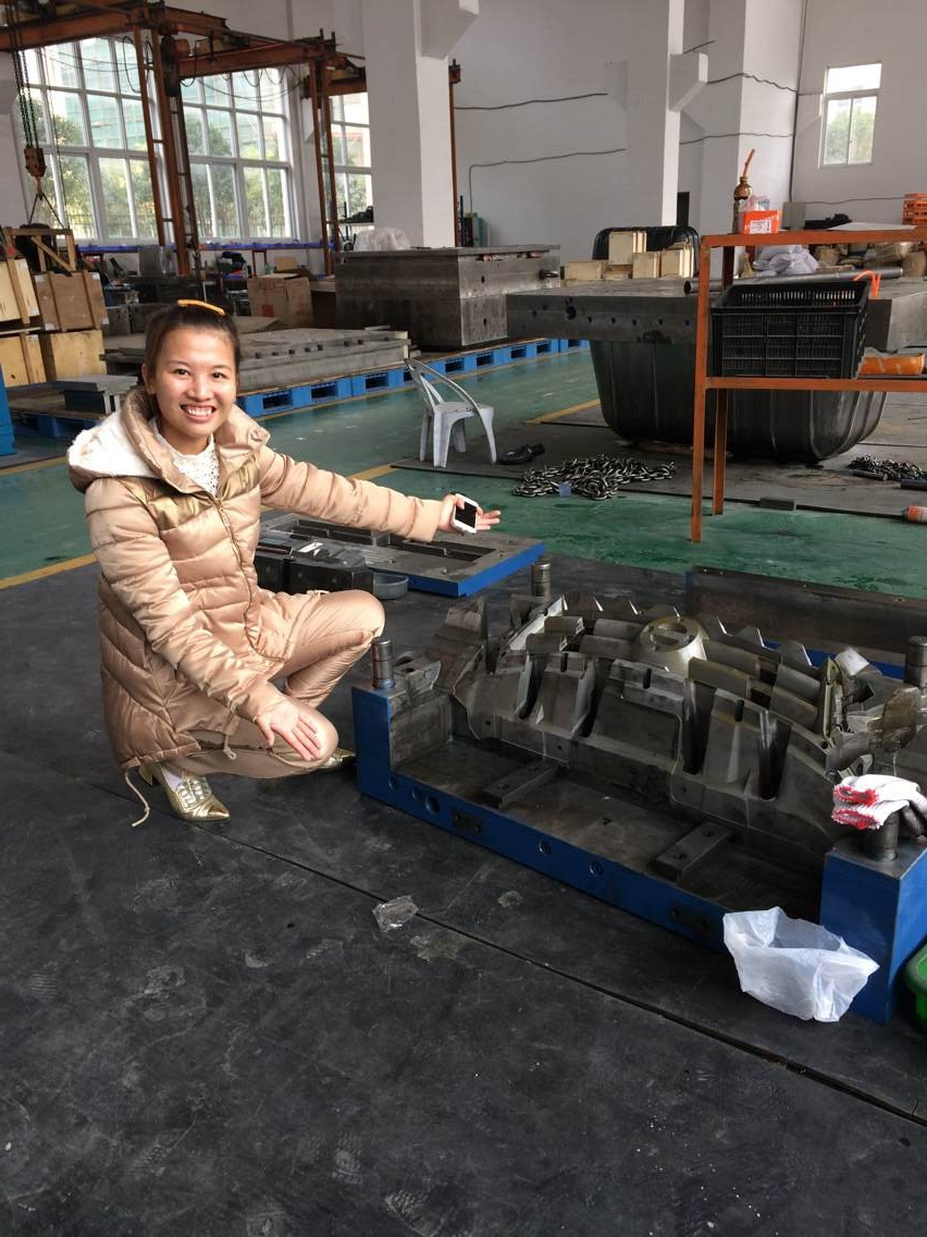 供應(yīng)黃巖塑料模具廠 慕尚汽車模具 汽車模具生產(chǎn)
