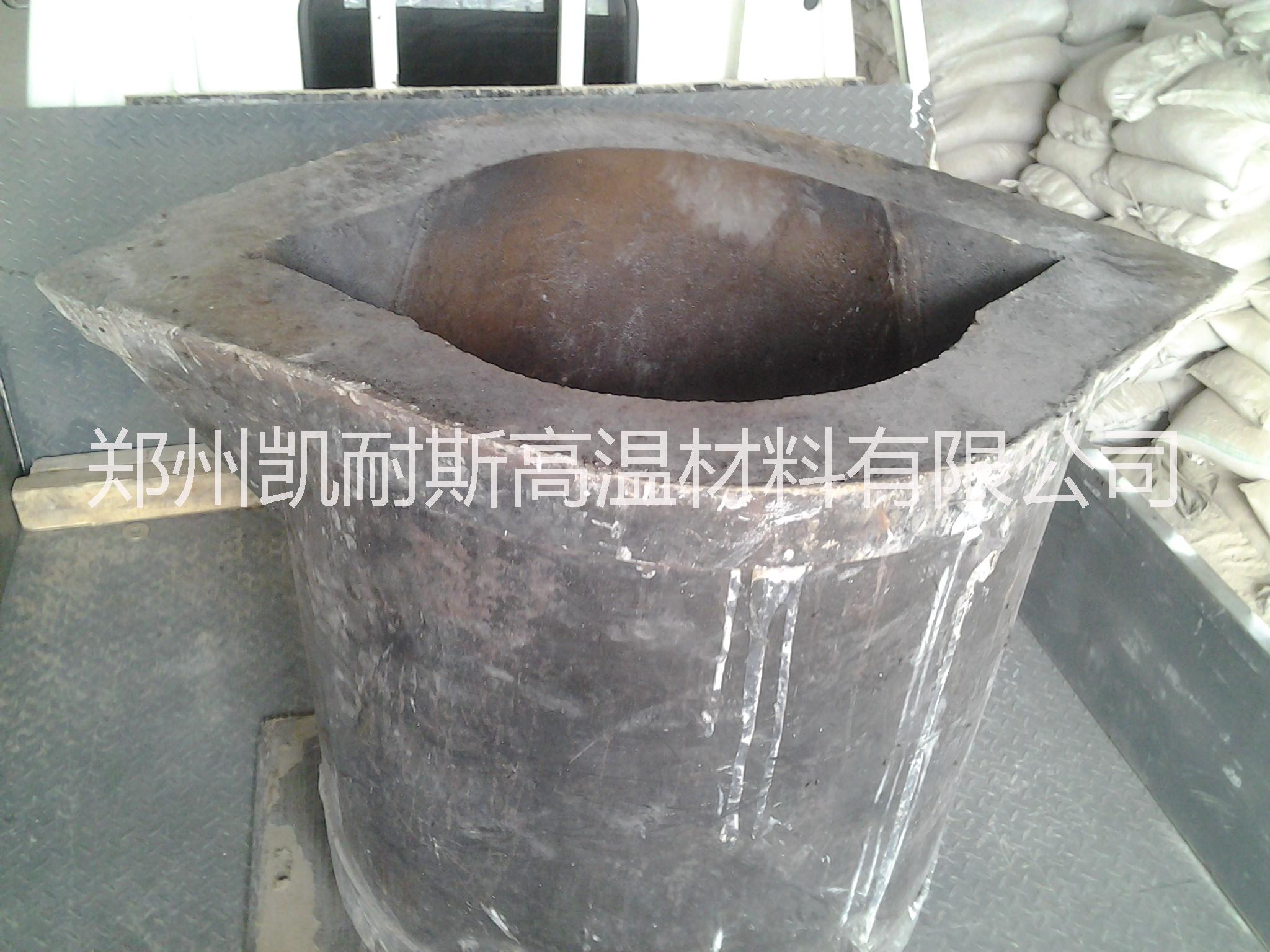 供應(yīng)鋁行業(yè)*簡易鋁水轉(zhuǎn)運包，不粘鋁澆注料澆注而成，強(qiáng)度高、耐沖刷、不掛渣、熱振好，使用壽命長。，