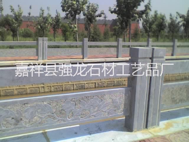 供應(yīng)青石欄桿加工廠、青石欄桿、青石欄板、青石圍欄、河道青石圍欄、河堤石雕防護(hù)欄、園林景觀護(hù)欄