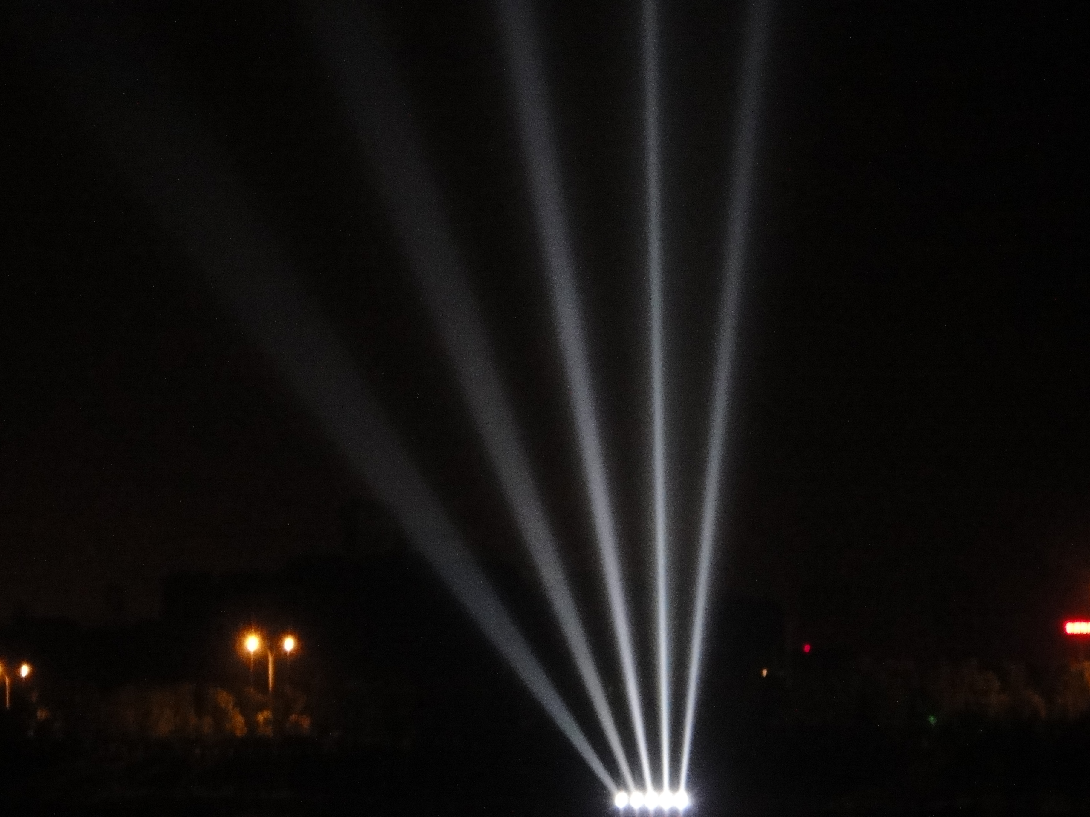 供應(yīng)上海茂誠空中探照激光燈定制批發(fā)價，空中探照激光燈*定制