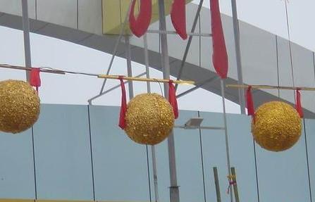 供應(yīng)廣州舞臺(tái)金色好彩頭球租賃，金球制作，開合金球出租