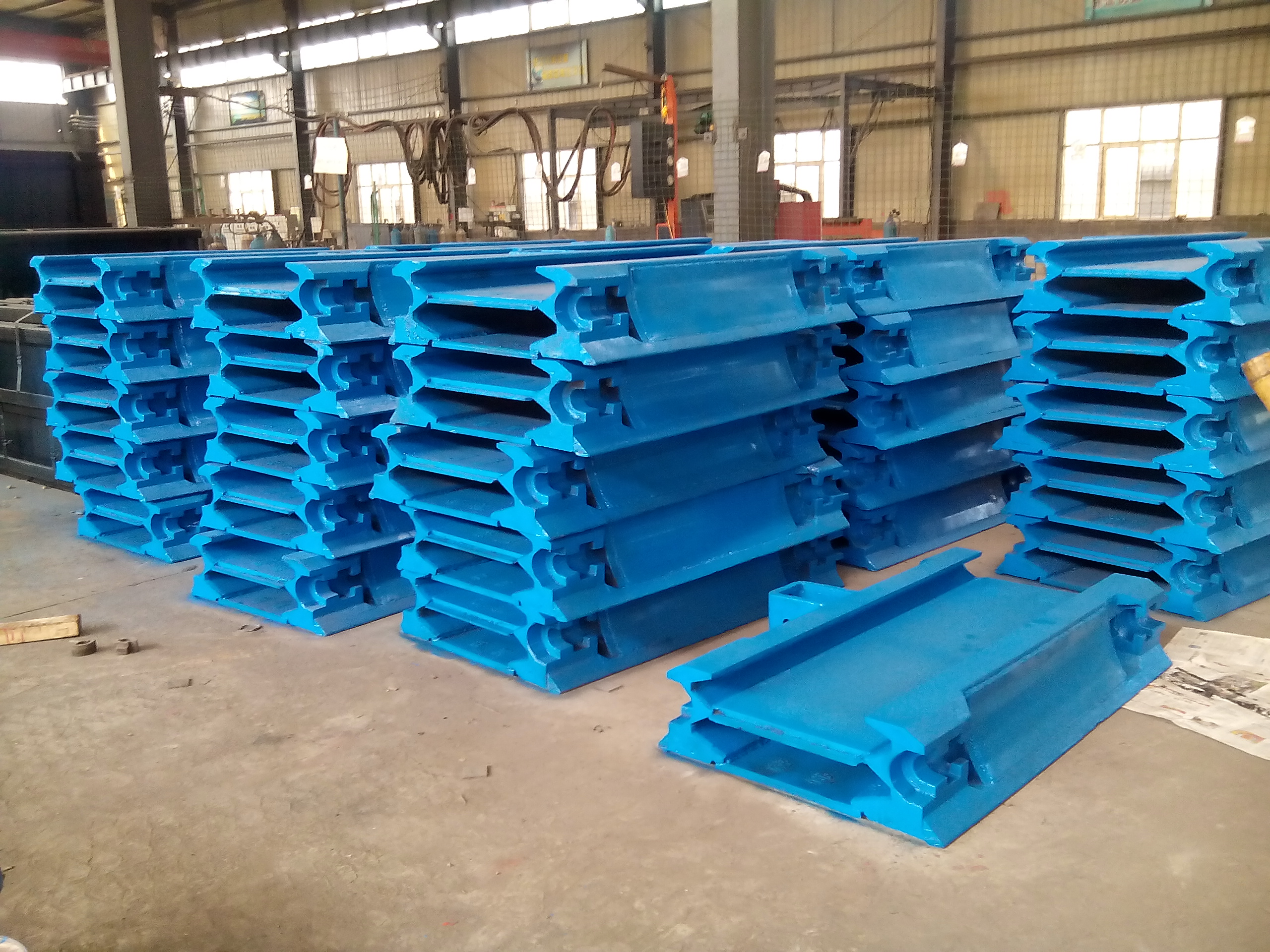 供應(yīng)用于刮板機(jī)對接專|轉(zhuǎn)載機(jī)的*供應(yīng)山西煤機(jī)大型鑄造中部槽 中部槽價格