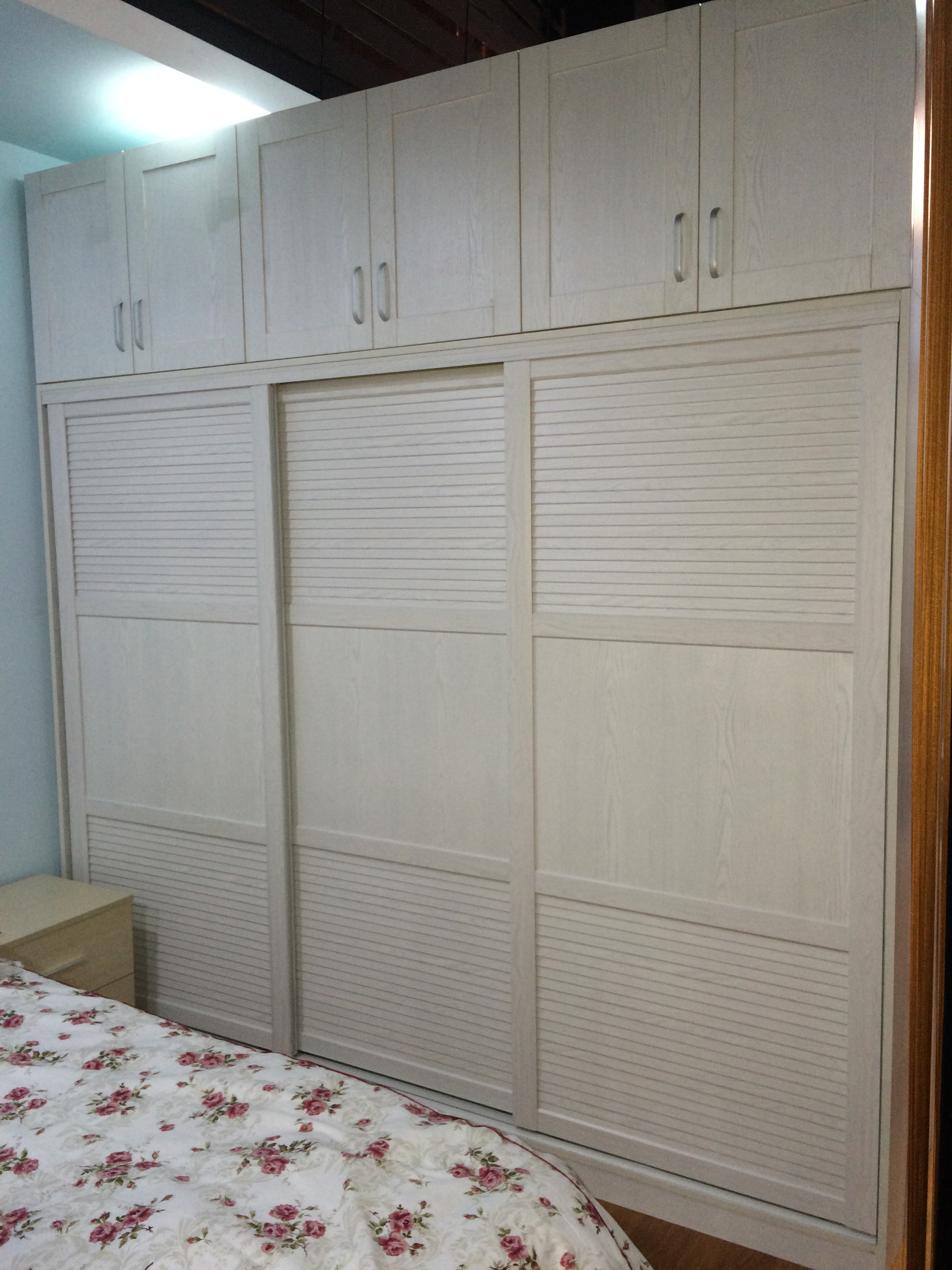 供應(yīng)昆明定做整體衣柜