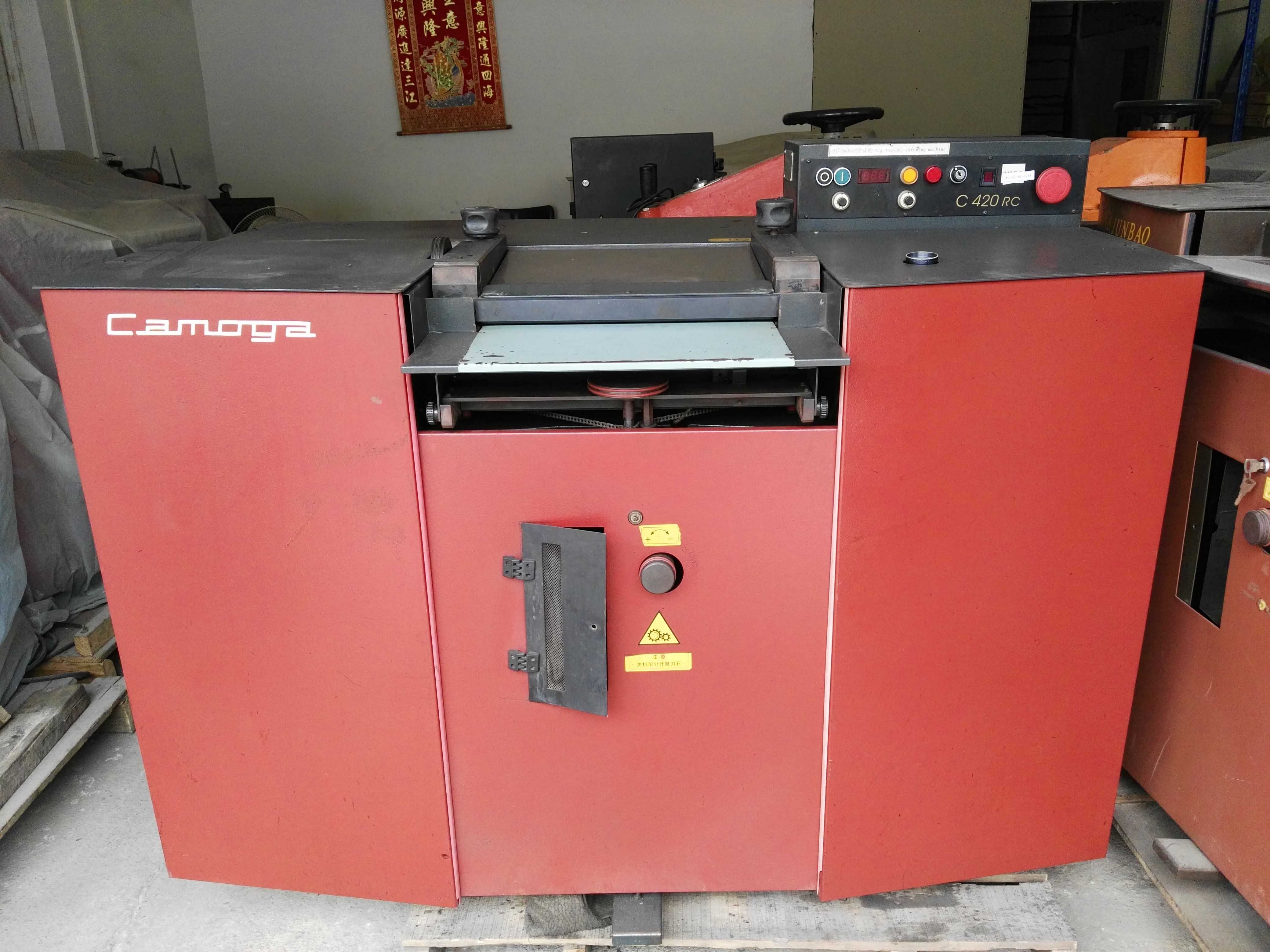 供應(yīng)河南全新片皮機(jī)廠家報(bào)價(jià)。皮帶片皮