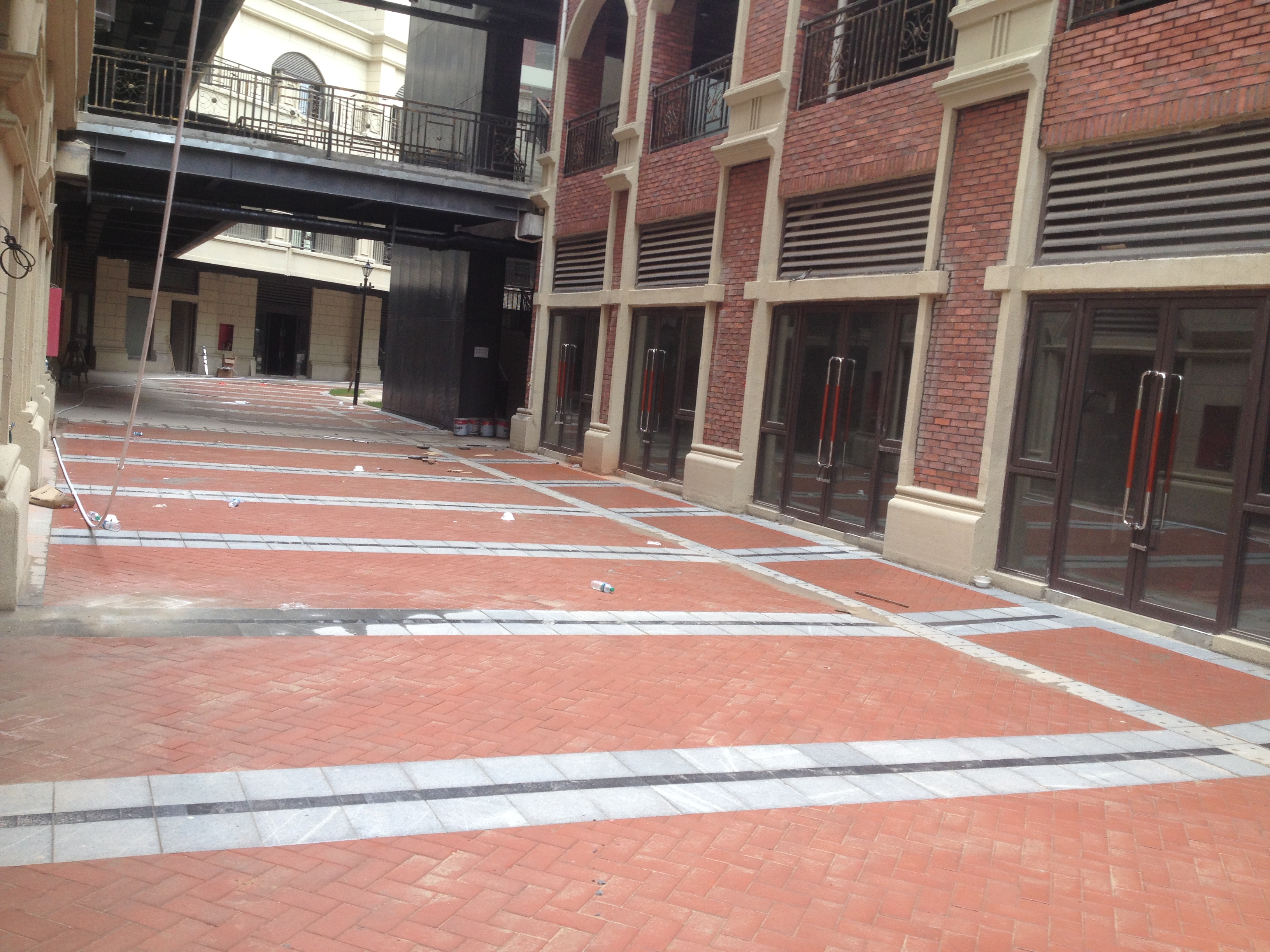 河南省生態(tài)環(huán)保陶瓷透水磚廠，河南陶瓷透水磚價(jià)格 河南陶瓷透水磚廠