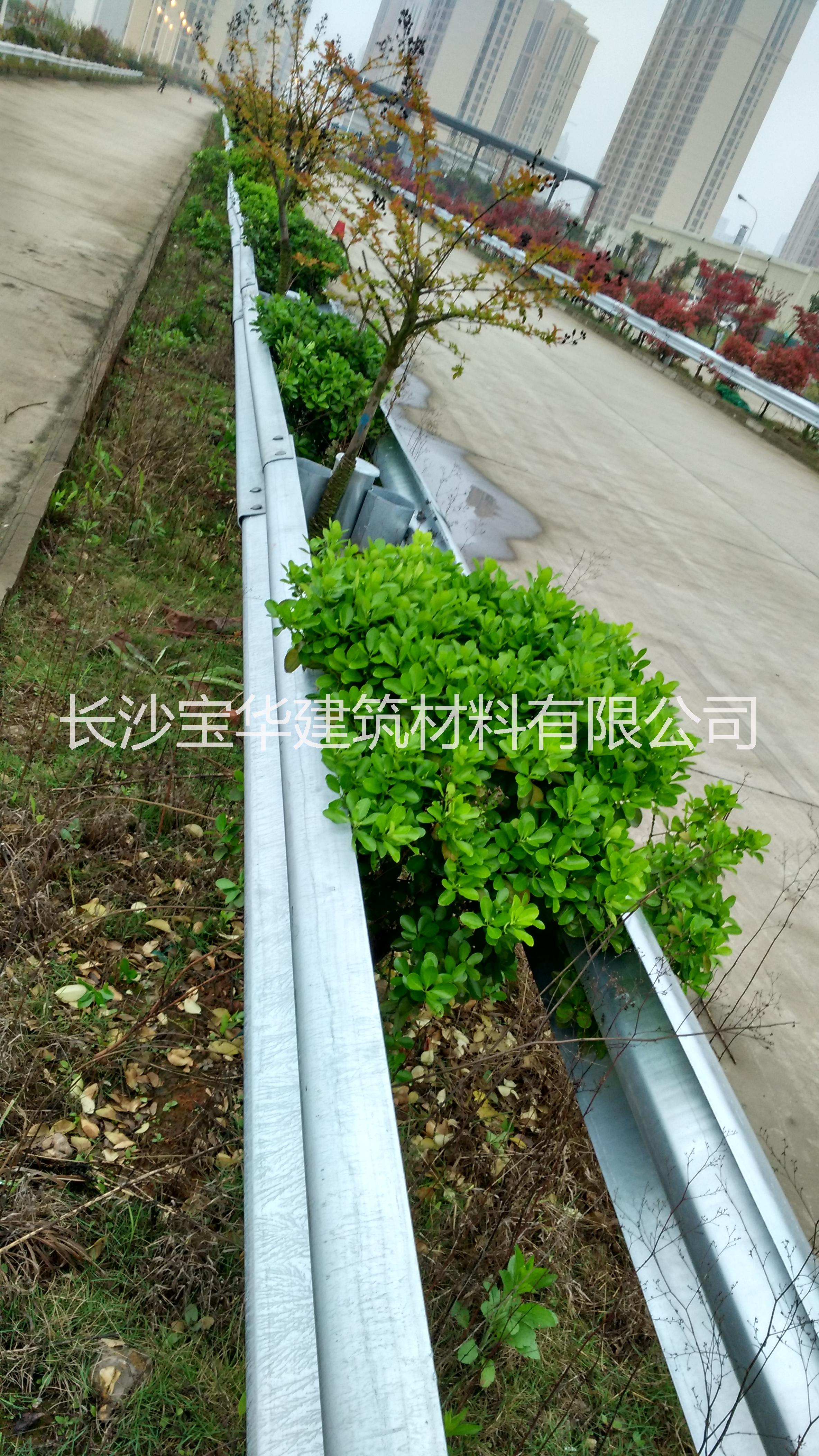 供應(yīng)用于高速公路的湖南波形護(hù)欄板