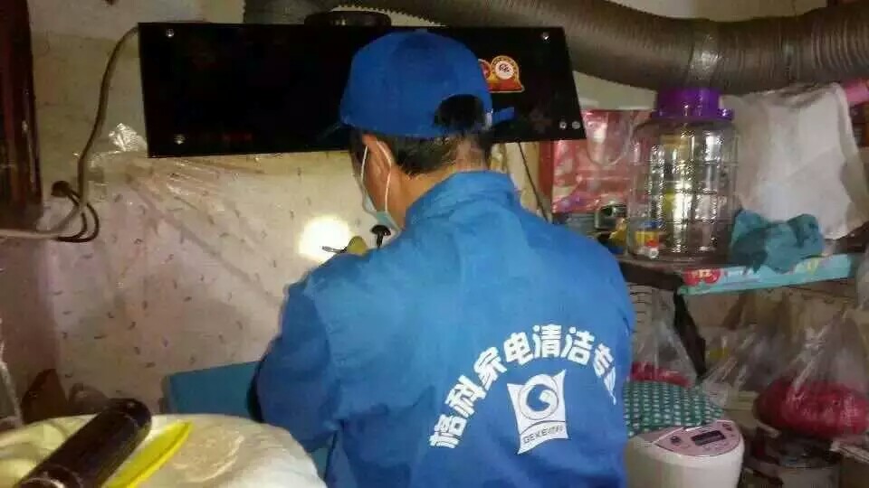 小本投資項(xiàng)目，重點(diǎn)推薦油煙機(jī)清洗服務(wù)，家電清洗品牌加盟哪哪家好?