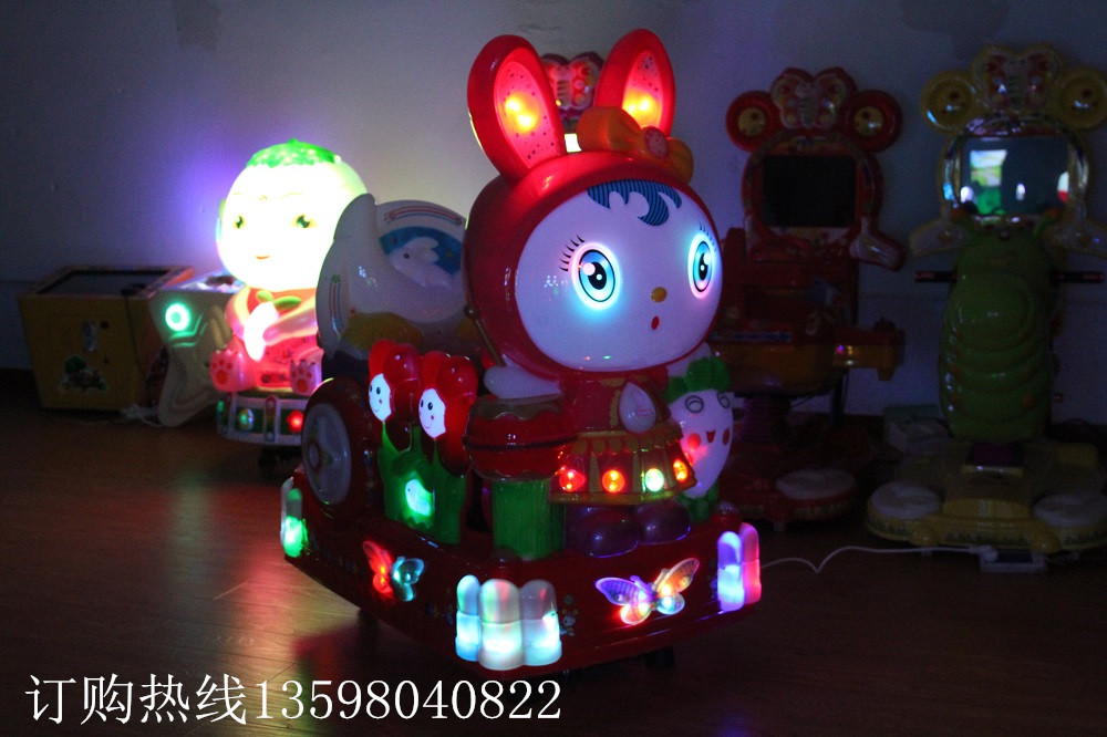 長治襄垣投幣機(jī)搖搖車，公園廣場(chǎng)旋轉(zhuǎn)升降投幣飛機(jī)旋轉(zhuǎn)帶軌道小火車