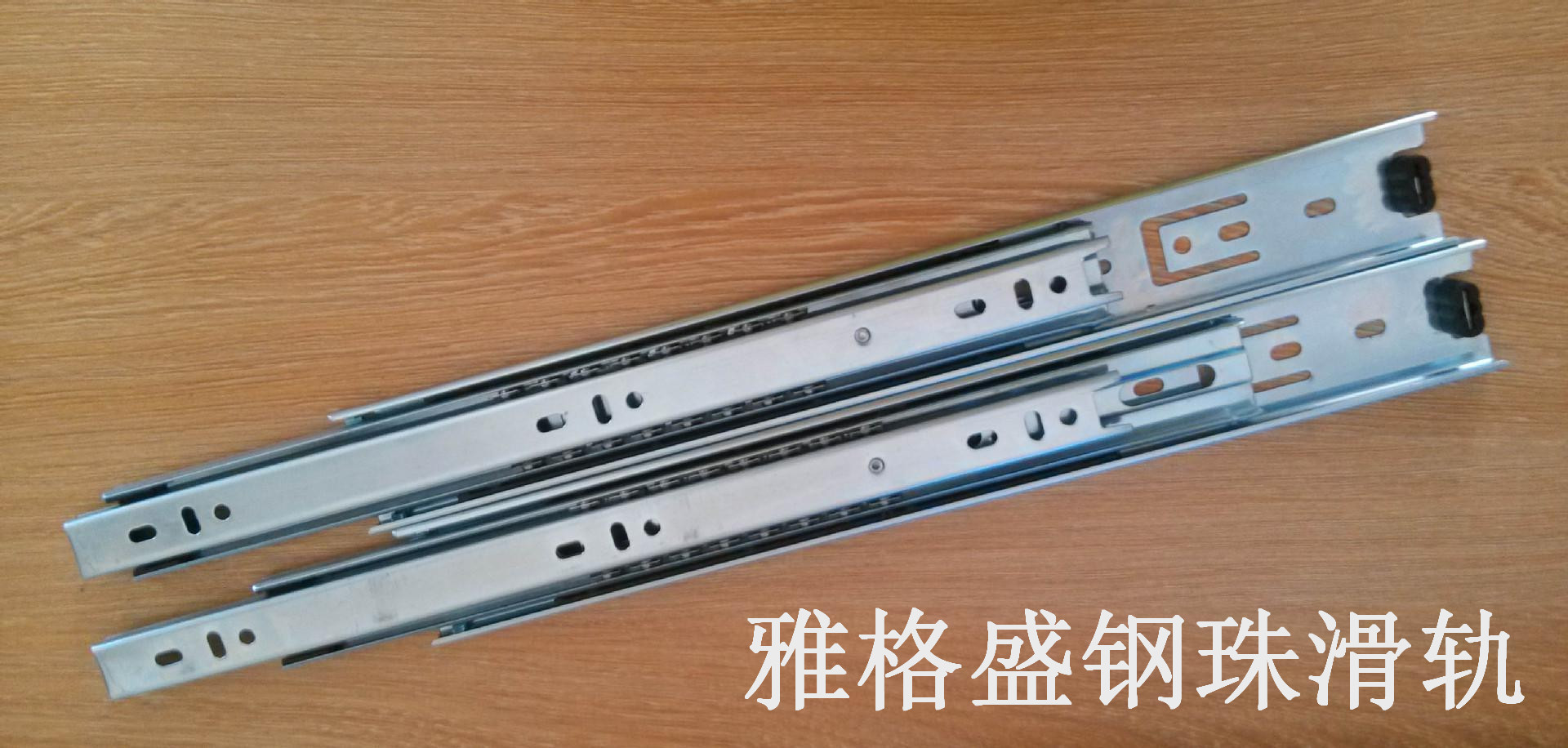 供應三節(jié)滑軌 35寬 0.7厚 用于中檔家具柜|床頭柜的35鋼珠滑軌批發(fā)商