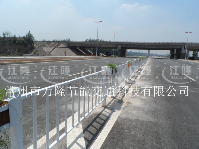 供應用于交通安全的道路護欄
